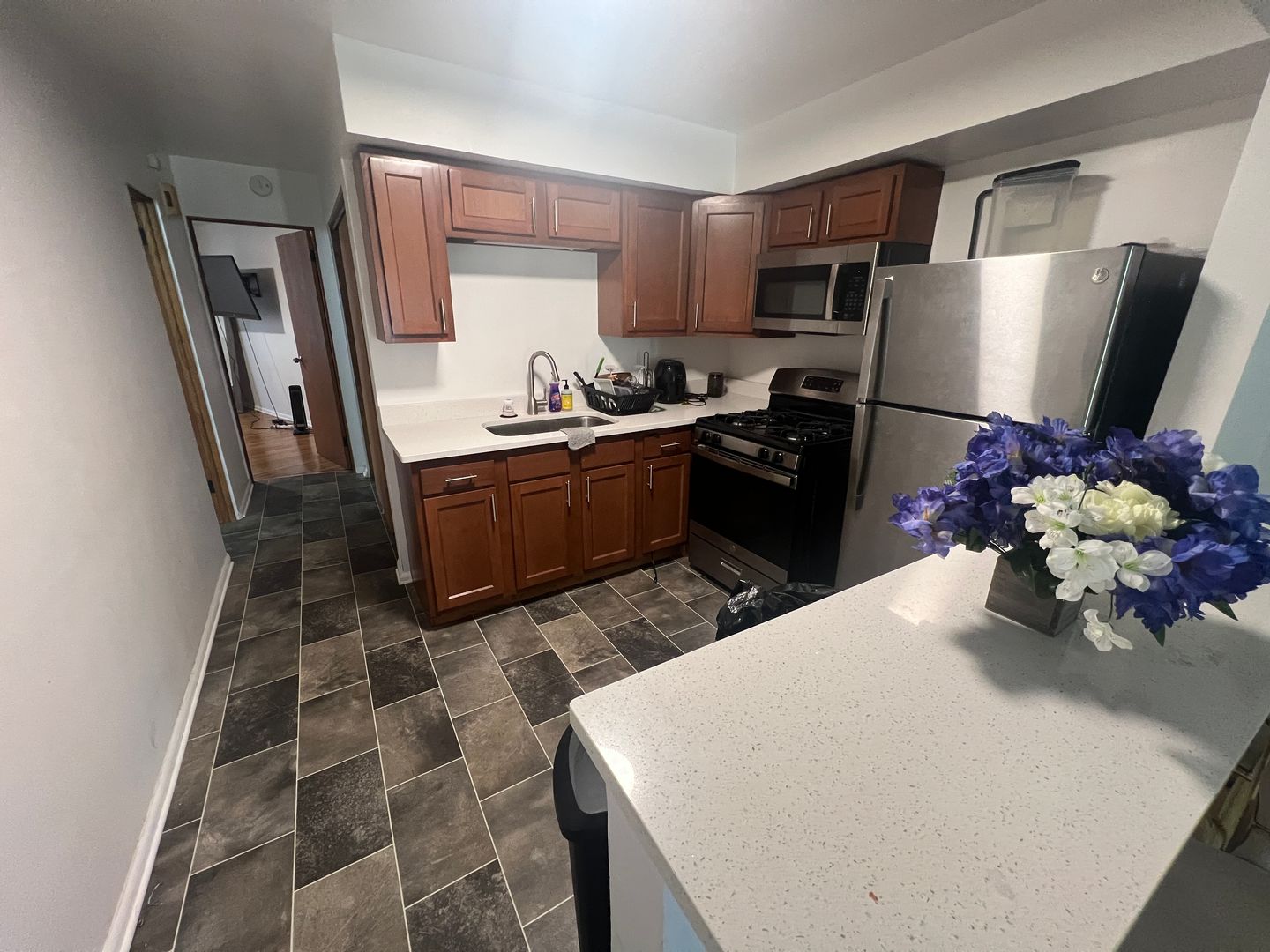 Milwaukee Apartment: 1200 E. Singer Cr.