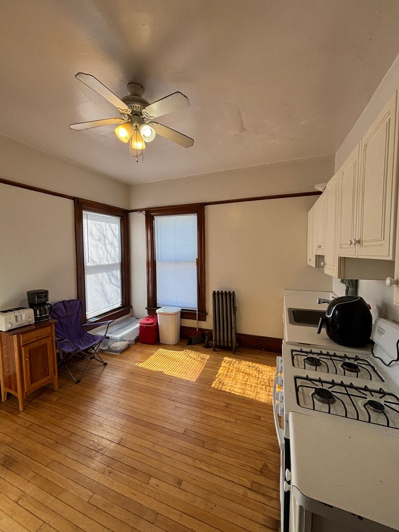 Milwaukee Apartment: 2531 N. Farwell Avenue
