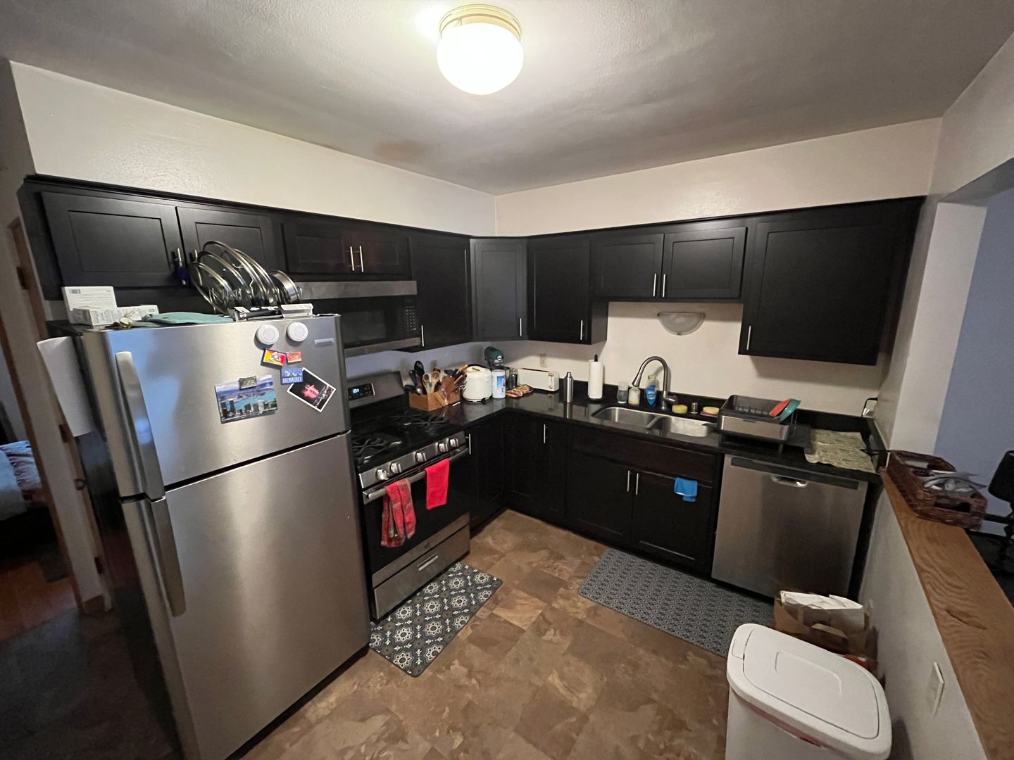 Milwaukee Apartment: 1160 E. Singer Cr.