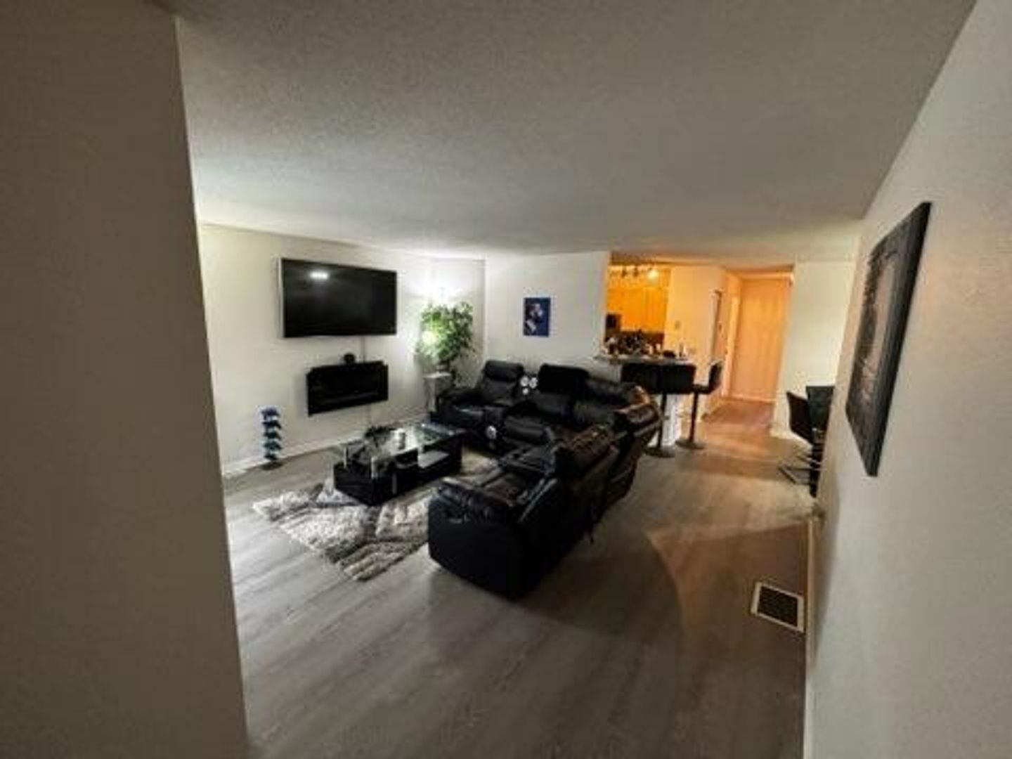 Wauwatosa Apartment: 10051 W. Lisbon Ave.