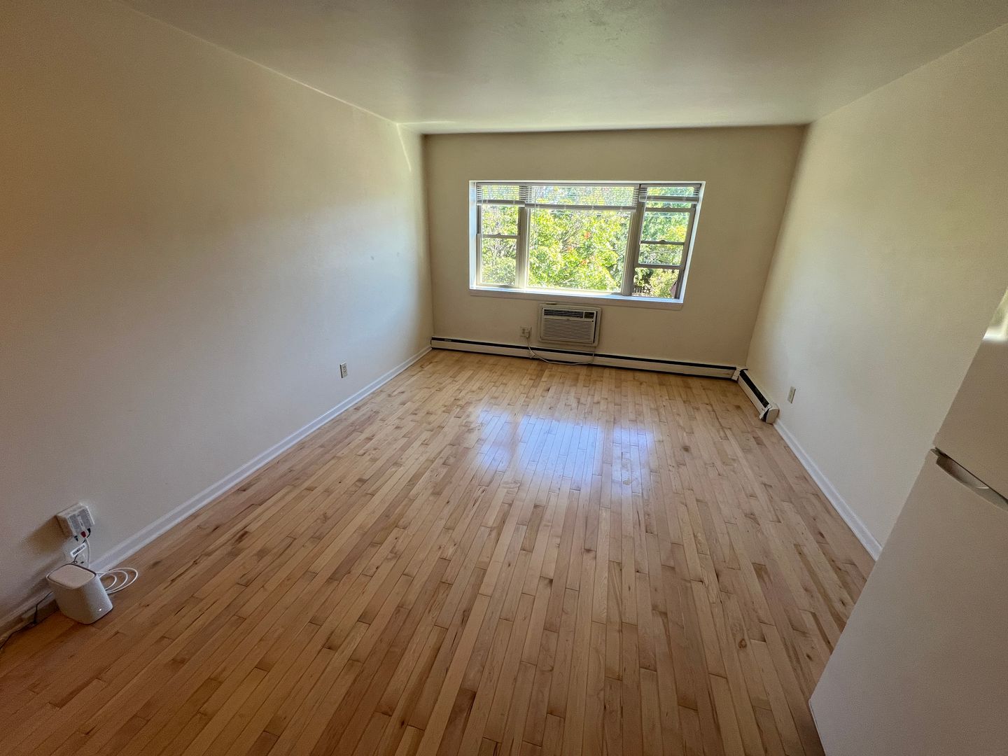 Milwaukee Apartment: 2030 N. Oakland Ave.