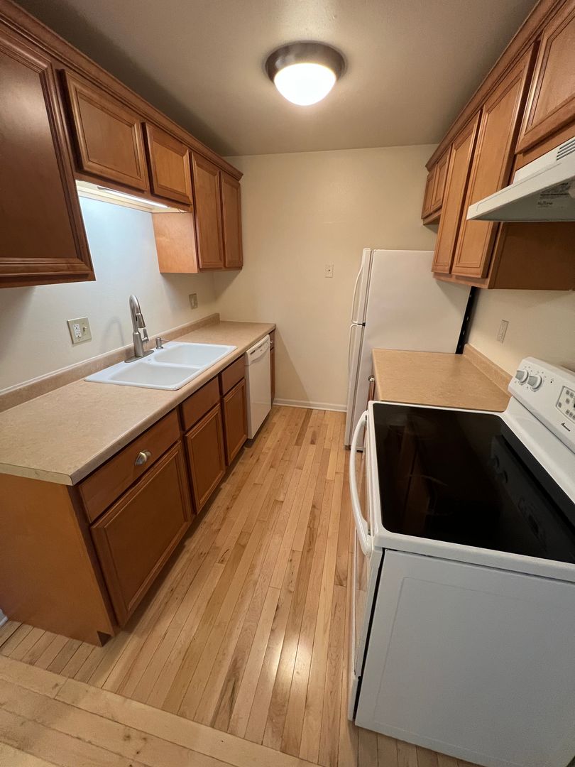 Milwaukee Apartment: 2030 N. Oakland Ave.