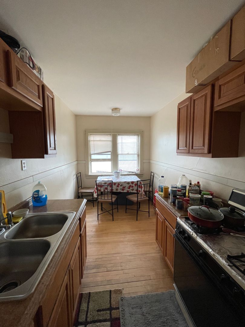 Milwaukee Apartment: 2968 N. Oakland Ave.