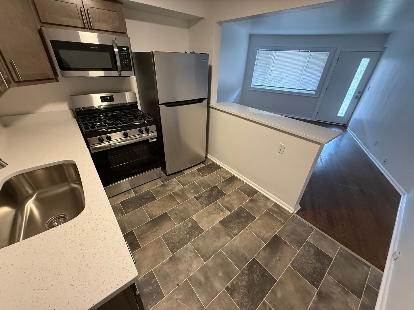 Milwaukee Apartment: 1200 E. Singer Cr.