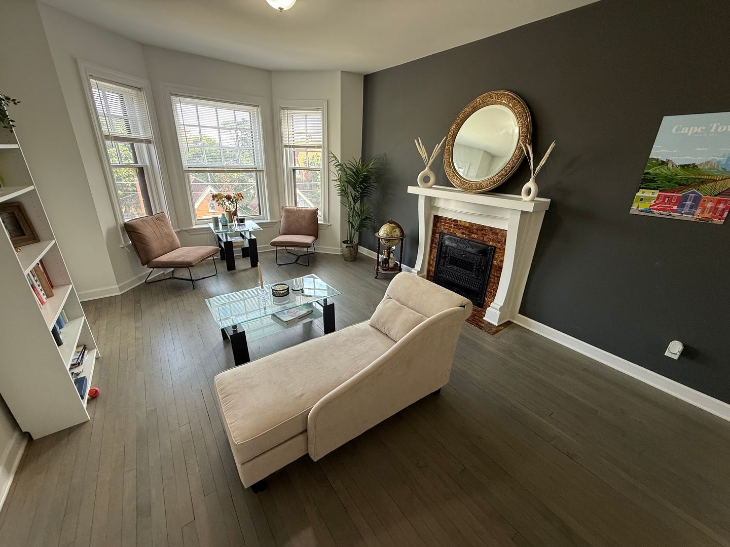 Milwaukee Apartment: 2813 E. Belleview Pl.