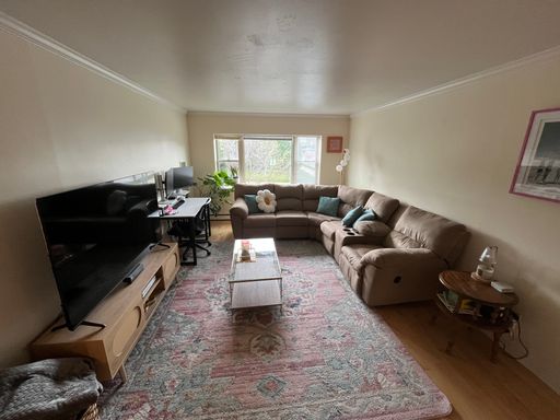 2 Bedroom Apartment w/ Heat, Hot Water, & trash Included Available September 15th! – photo 1