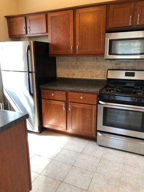 Beautiful, Recently Updated 1 Br w/ Parking Space Included – photo 1