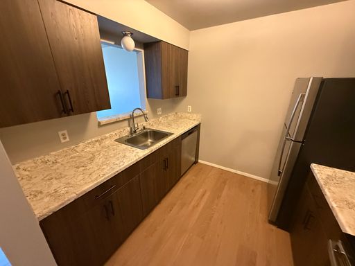Beautifully Renovated 2 Bedroom Available September 15th w/ Move-In Special! – photo 1
