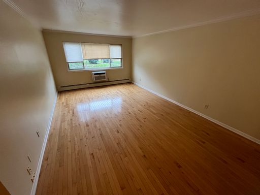 Spacious, Recently Updated Two Bedroom Available Right Away – photo 1