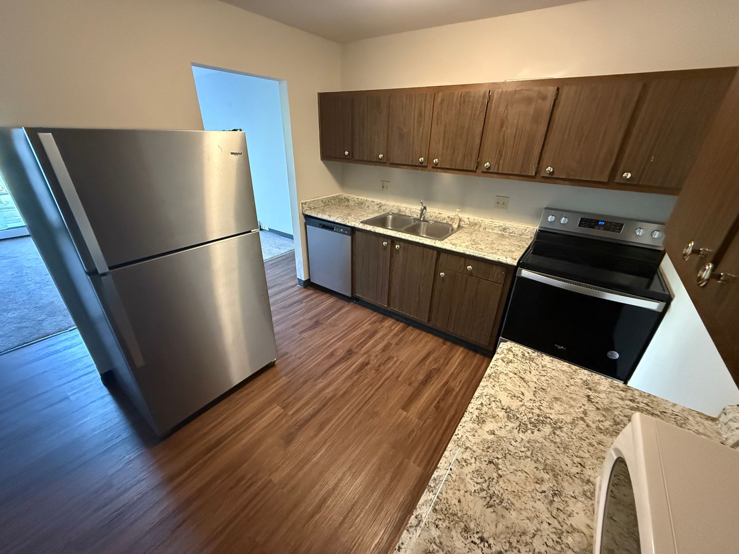 Thiensville Apartment: 225 Williamsburg Dr.