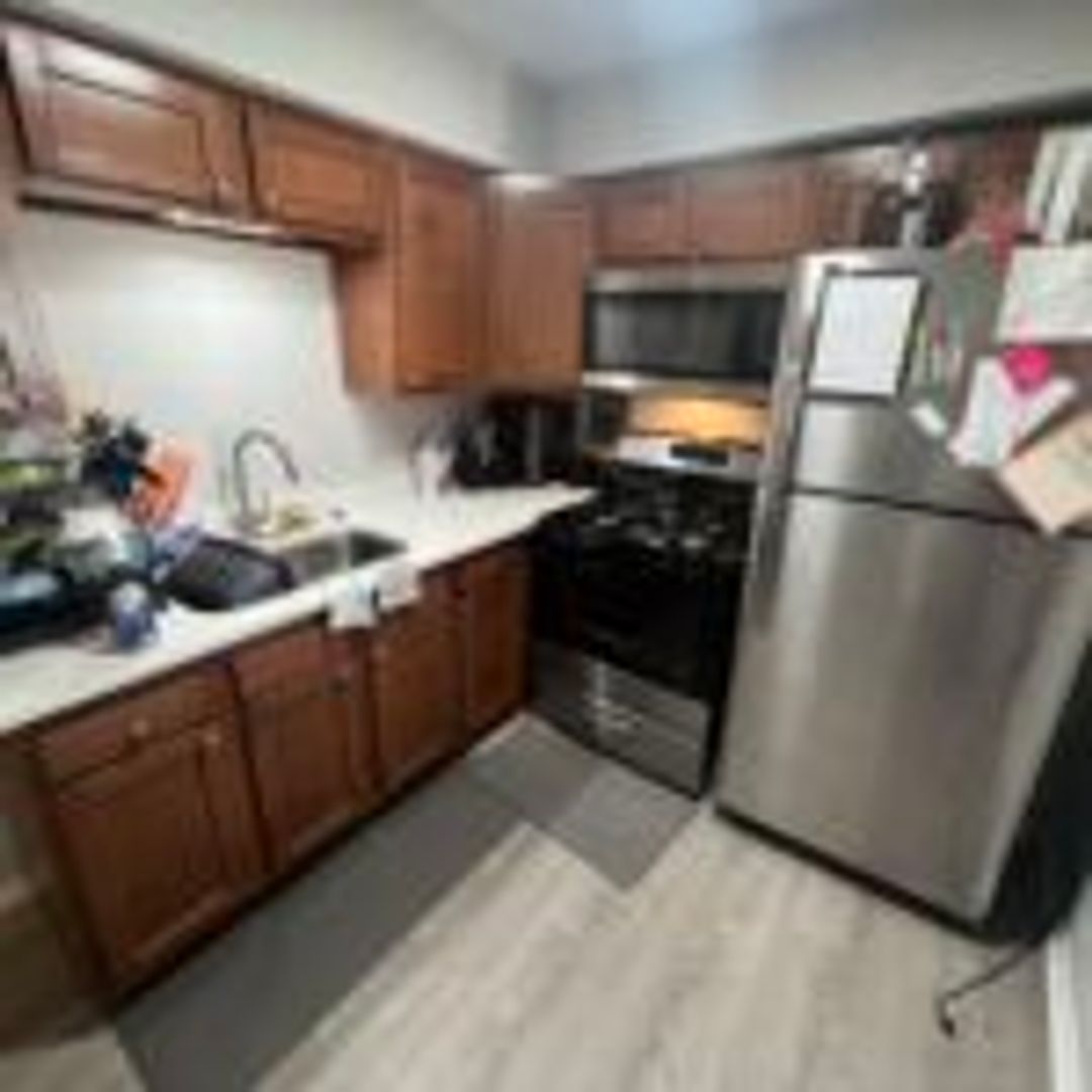 Milwaukee Apartment: 1200 E. Singer Cr.