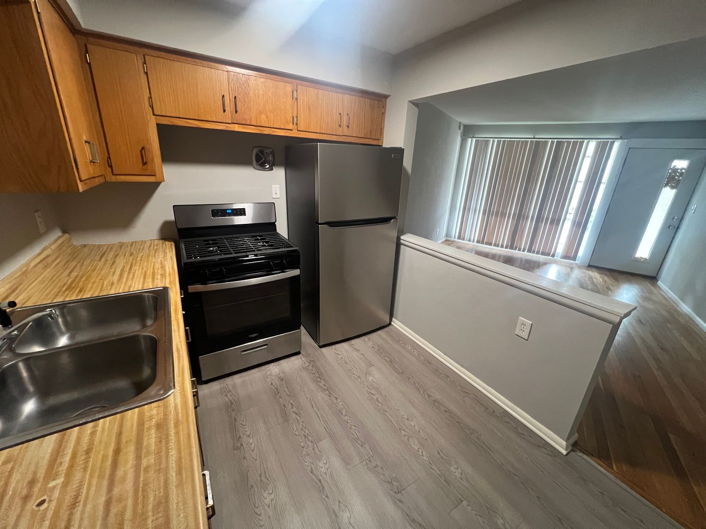 Milwaukee Apartment: 1200 E. Singer Cr.