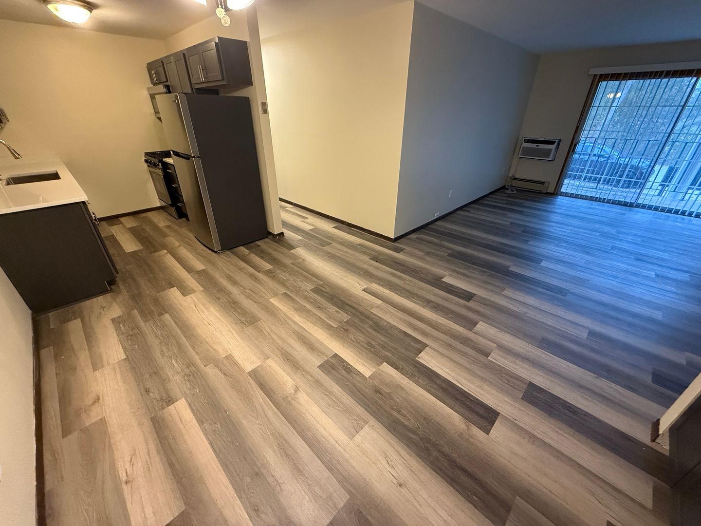 Thiensville Apartment: 202 Williamsburg Dr.