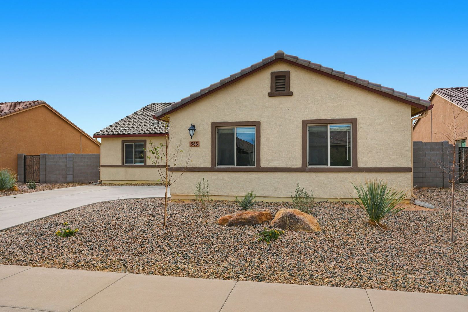 Casa Grande House: 565 West Black Hawk Place