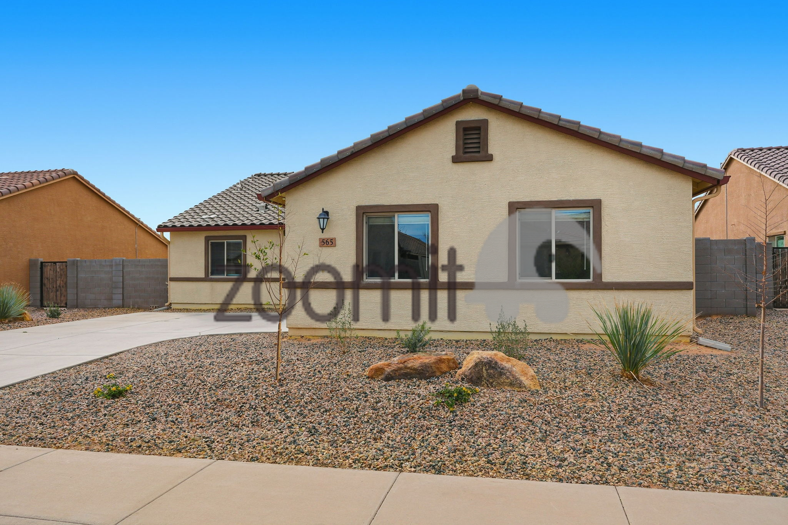Casa Grande House: 565 West Black Hawk Place