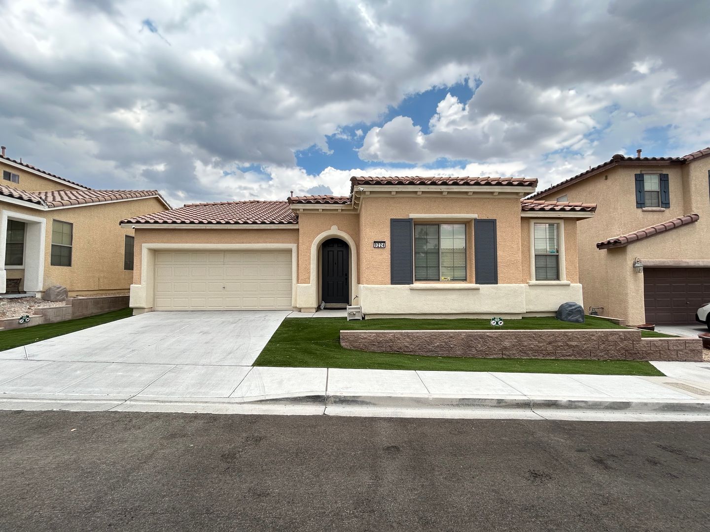 Las Vegas House: 9224 Longhorn Falls Ct