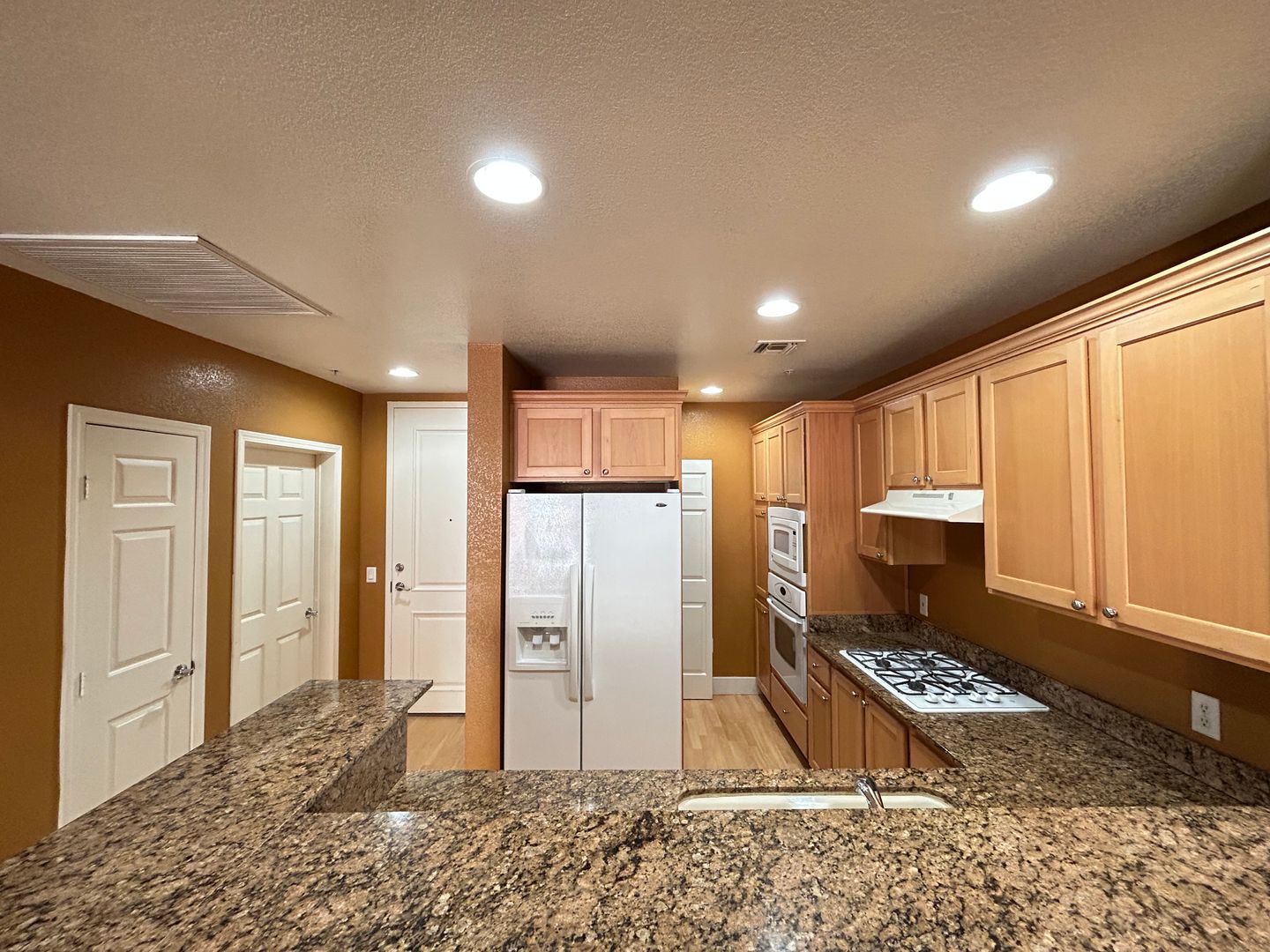 Las Vegas House: 35 E Agate Ave #304