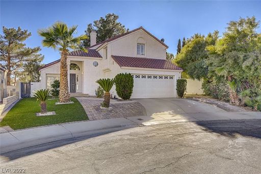 Lovely Home with Pool/Spa in the Lakes! – photo 1