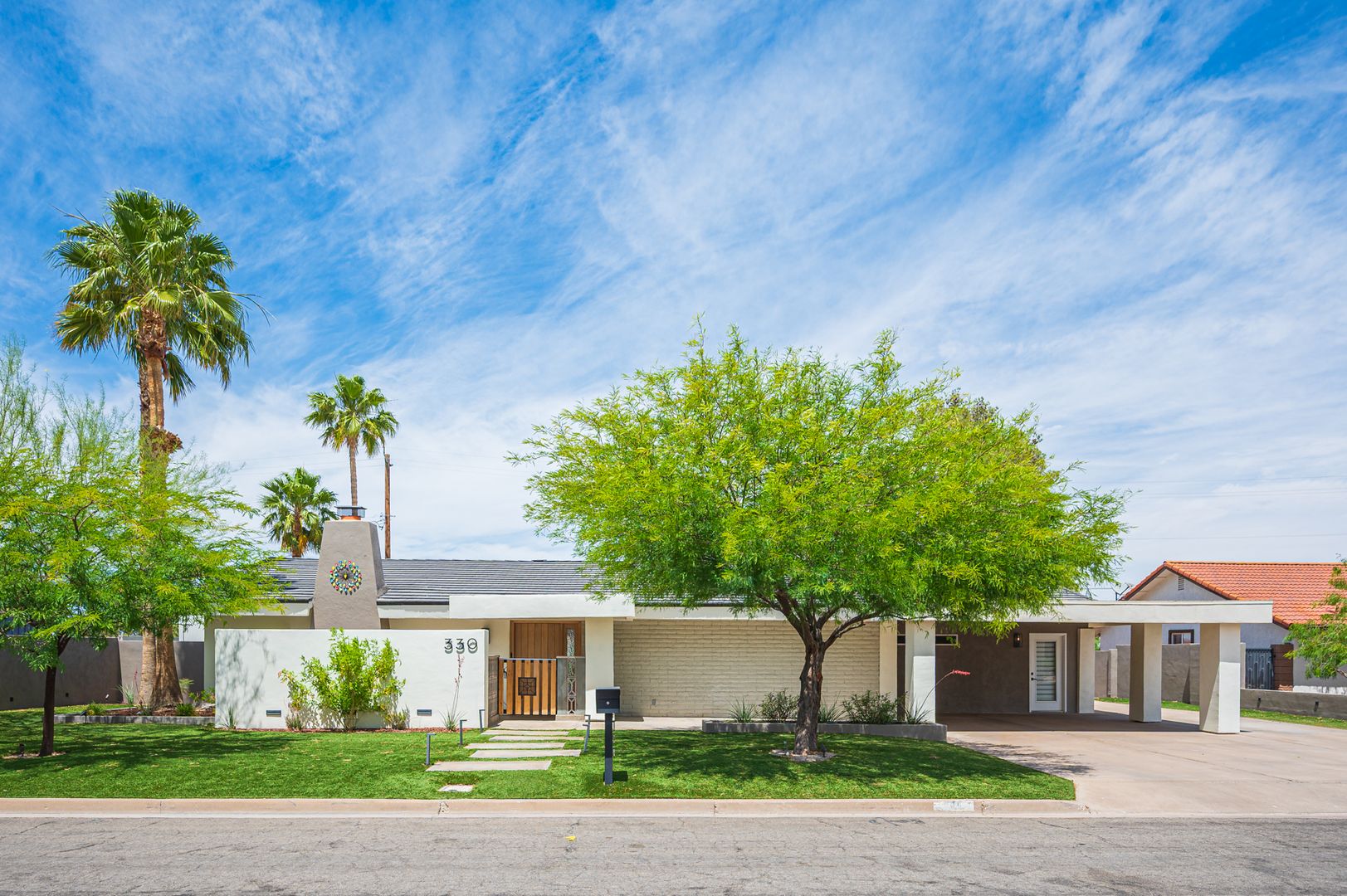 Henderson House: 330 E Country Club Dr