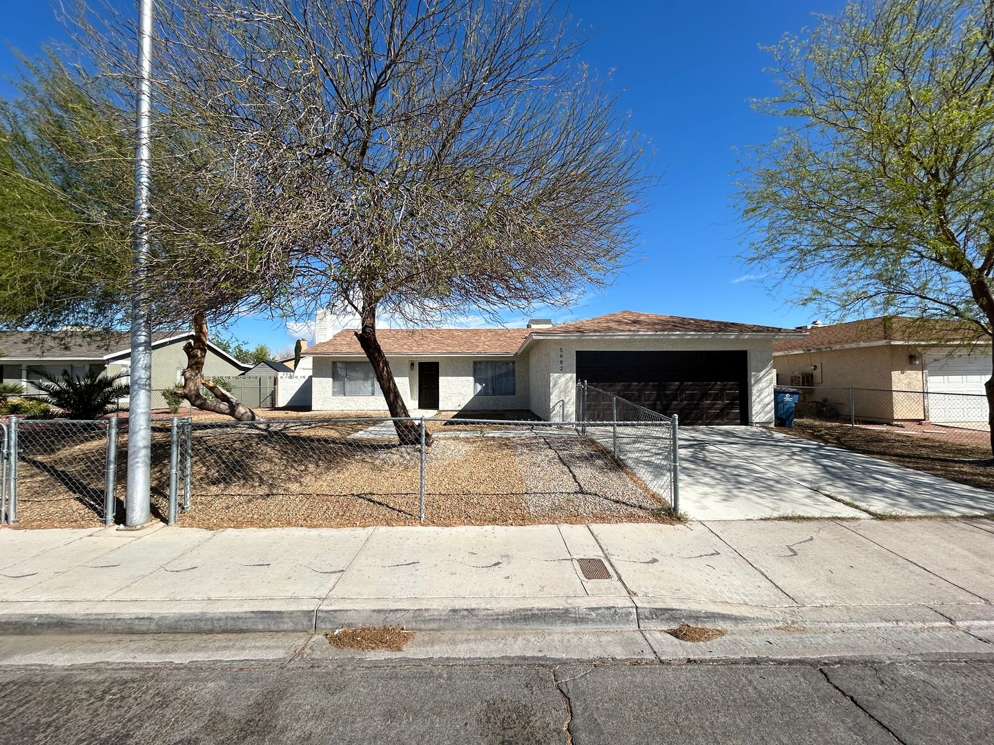 Las Vegas House: 5682 E Monroe Ave